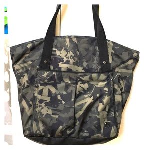 LuLulemon CAMO Tote/workout Bag -RARE❤️